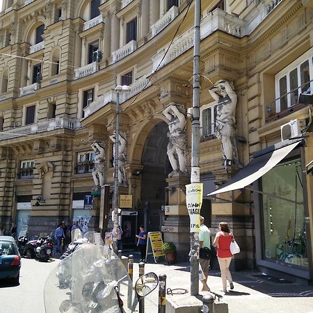 Caesar Napoli Hotel Luaran gambar