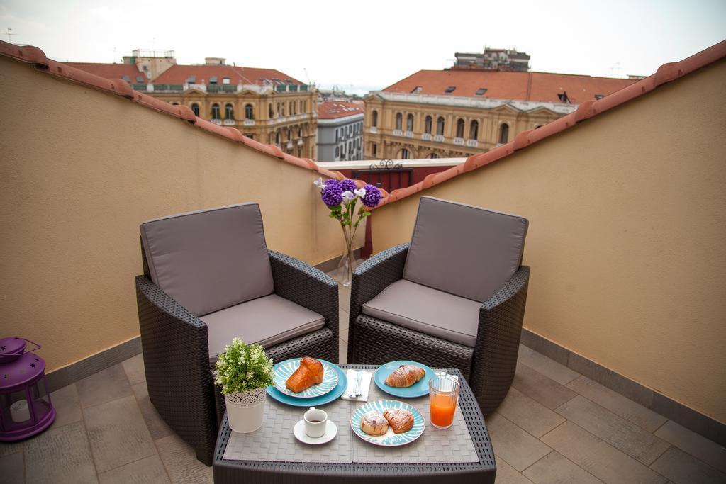 Caesar Napoli Hotel Luaran gambar
