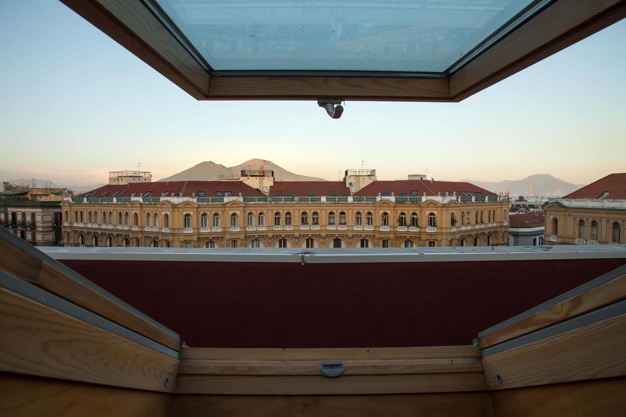Caesar Napoli Hotel Luaran gambar